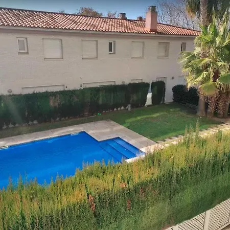 Piso Ideal Para Familias A Cinco Minutos Caminando De La Playa * Платья-де-Аро